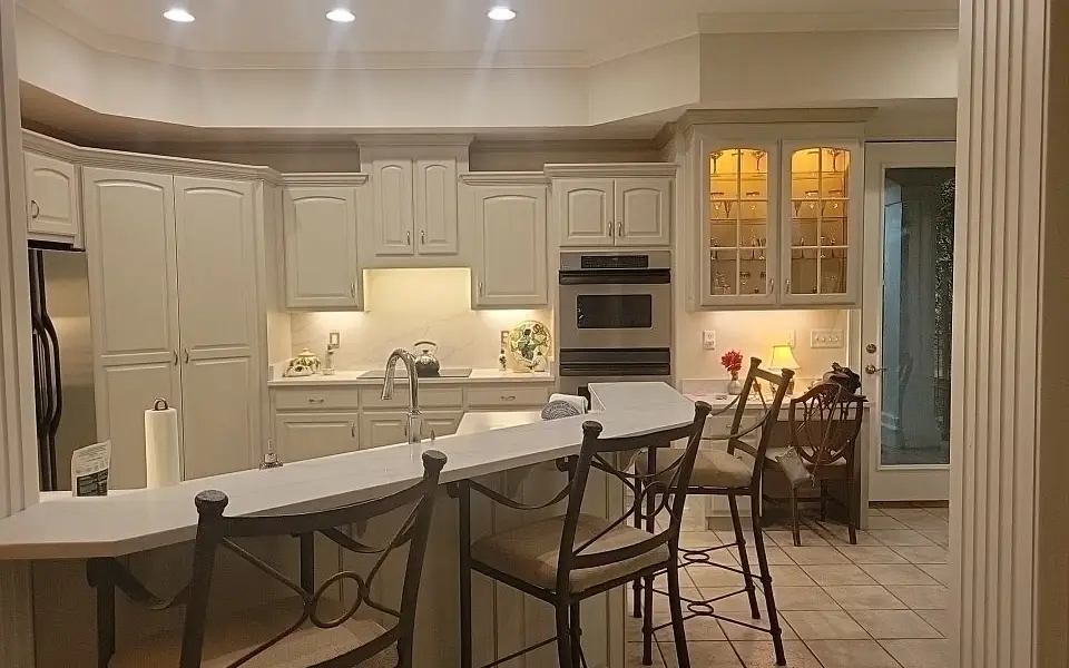 A finished kitchen and breakfast bar in Lookout Mountain